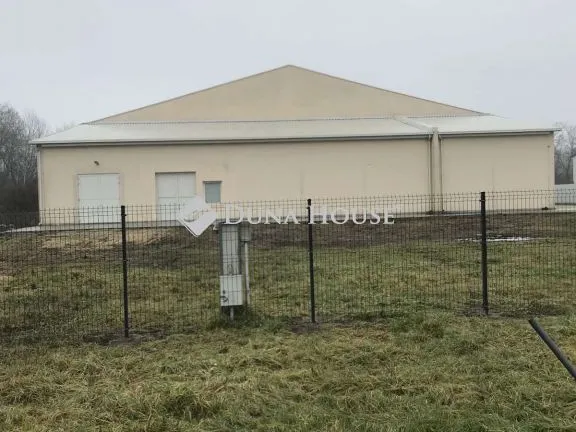 Eladó kereskedelmi és ipari ingatlan Téglás 1194 nm