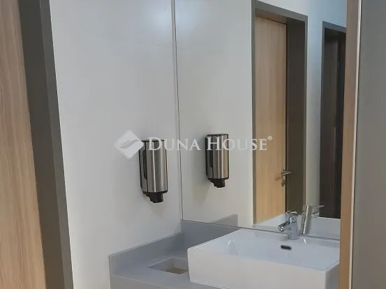 Kiadó kereskedelmi és ipari ingatlan Debrecen, Bethlen utca 99 nm
