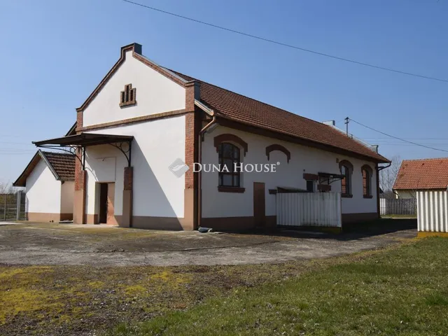 Kiadó kereskedelmi és ipari ingatlan Szeghalom 136 nm