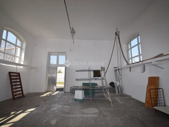Kiadó kereskedelmi és ipari ingatlan Szeghalom, Külterület 136 nm