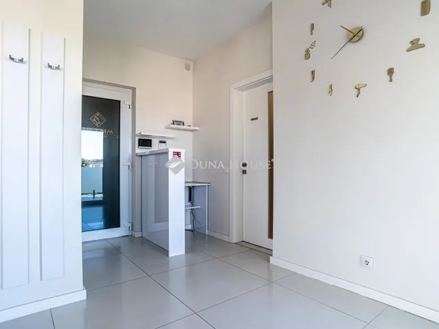 Kiadó kereskedelmi és ipari ingatlan Debrecen, Harangvirág utca 68 nm