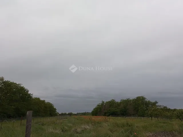 Eladó telek Magyarhomorog 2856 nm