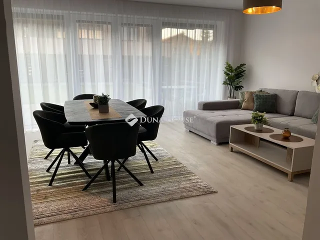 Kiadó ház Debrecen, Böszörményi út 165 nm