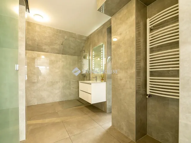 Kiadó ház Debrecen, Böszörményi út 165 nm