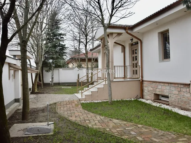 Eladó ház Debrecen, Böszörményi út 280 nm