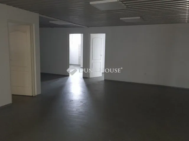 Kiadó kereskedelmi és ipari ingatlan Debrecen, Mikepércsi út 236 nm