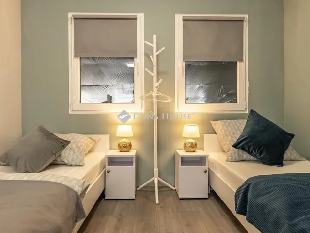 Eladó kereskedelmi és ipari ingatlan Tiszacsege 75 nm