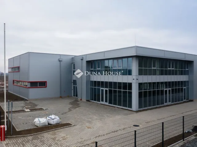 Kiadó kereskedelmi és ipari ingatlan Debrecen 1795 nm