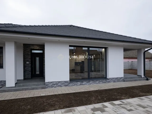 Eladó ház Mikepércs 141 nm