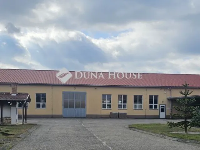 Eladó kereskedelmi és ipari ingatlan Balmazújváros 2315 nm