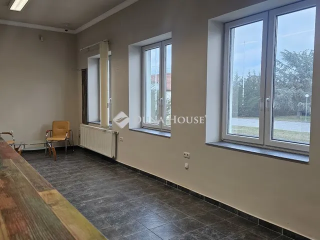 Eladó kereskedelmi és ipari ingatlan Balmazújváros, Arany János utca 2315 nm