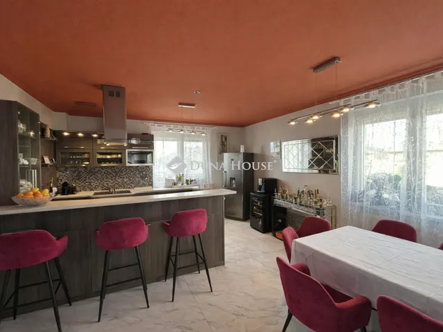 Eladó ház Mikepércs 187 nm