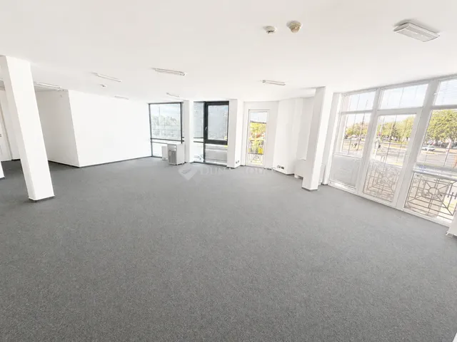 Kiadó kereskedelmi és ipari ingatlan Debrecen 238 nm