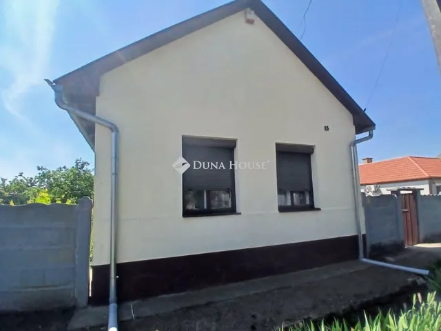 Eladó ház Hajdúhadház, Festő utca 75 nm