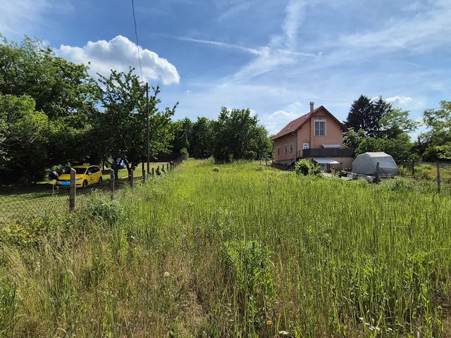 Eladó telek Mogyoród 1076 nm