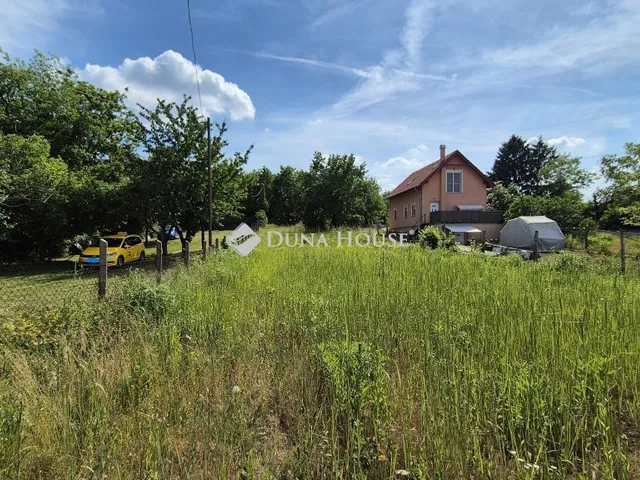Eladó telek Mogyoród 1076 nm