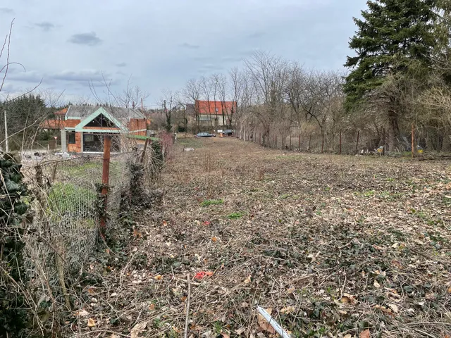 Eladó telek Veresegyház 880 nm
