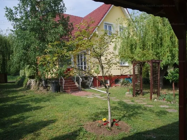 Eladó ház Veresegyház, Revetek 240 nm