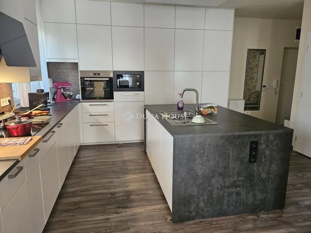 Eladó ház Budapest XV. kerület 110 nm