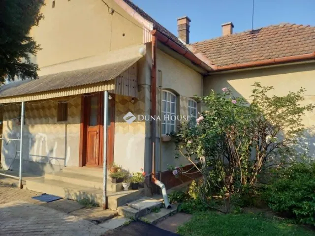 Eladó ház Kosd 104 nm