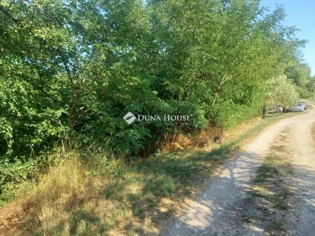 Eladó telek Vácduka 1080 nm