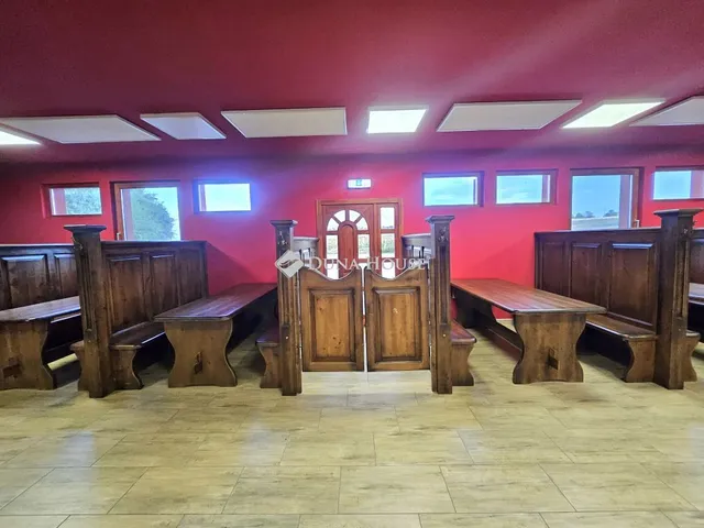 Eladó kereskedelmi és ipari ingatlan Székesfehérvár 220 nm