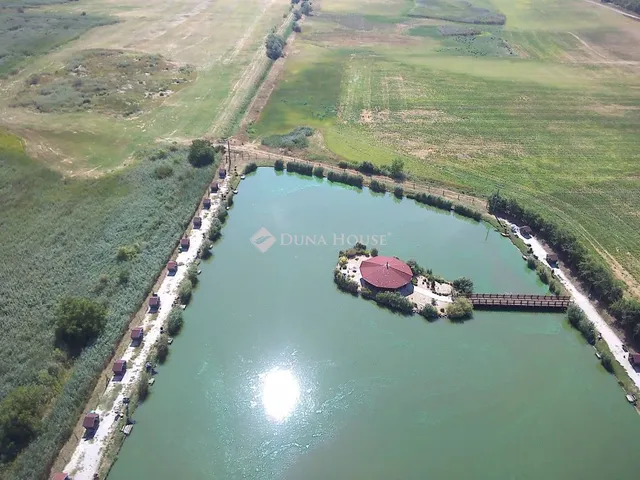 Eladó kereskedelmi és ipari ingatlan Székesfehérvár 290 nm