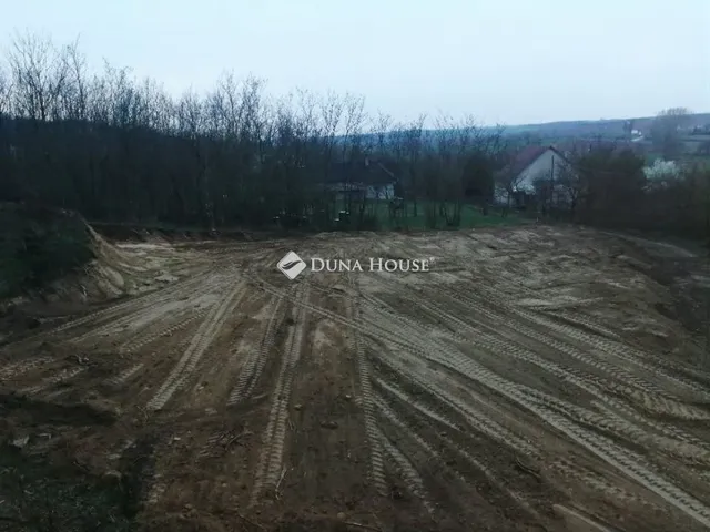 Eladó telek Becske 1111 nm