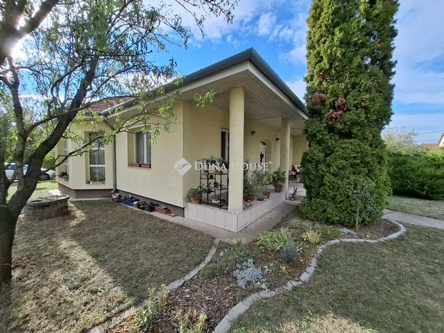 Eladó ház Fót 227 nm