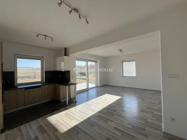 Eladó ház Nagytarcsa 90 nm