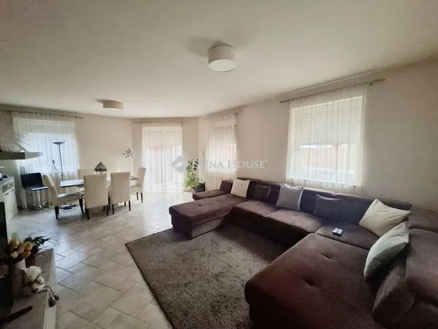 Eladó ház Nagytarcsa 193 nm