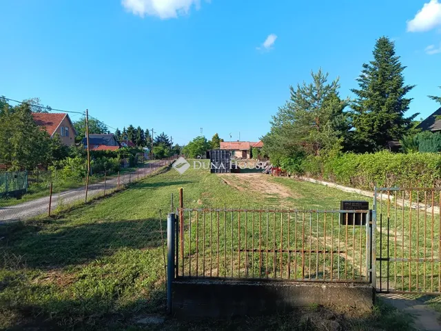 Eladó telek Fót 870 nm