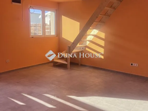 Eladó ház Dunakeszi, Fő út 65 nm