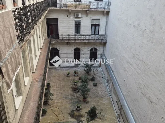 Eladó lakás Budapest VI. kerület 17 nm