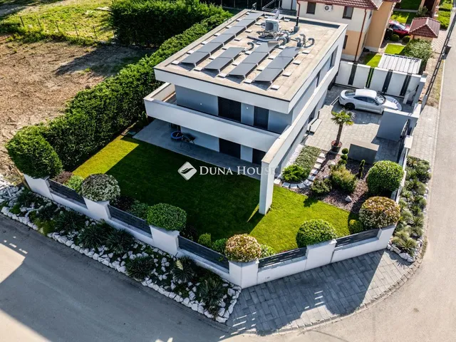 Eladó ház Budapest XXII. kerület, Jogar utca 239 nm