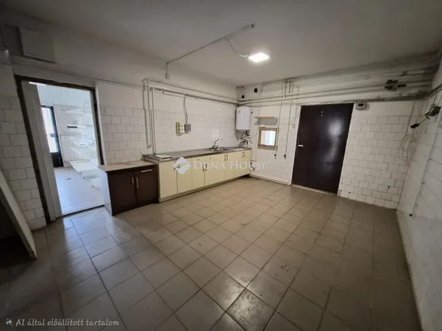 Eladó kereskedelmi és ipari ingatlan Penc 383 nm