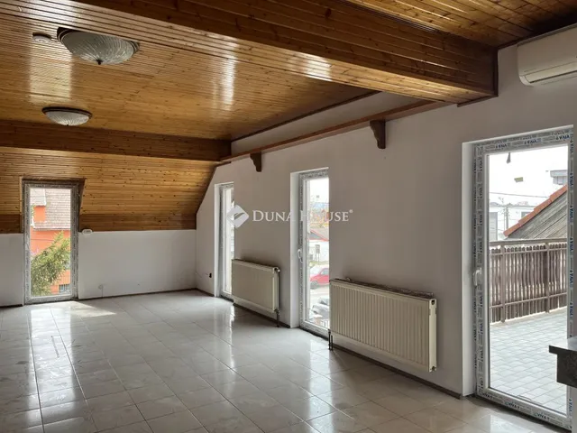 Eladó lakás Budapest XV. kerület 178 nm