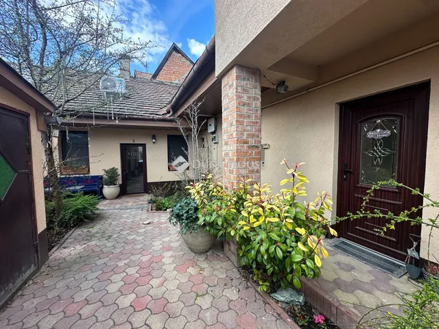 Eladó ház Szentendre, Tiszteletes utca 200 nm