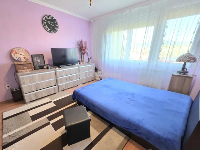 Eladó lakás Vác 58 nm