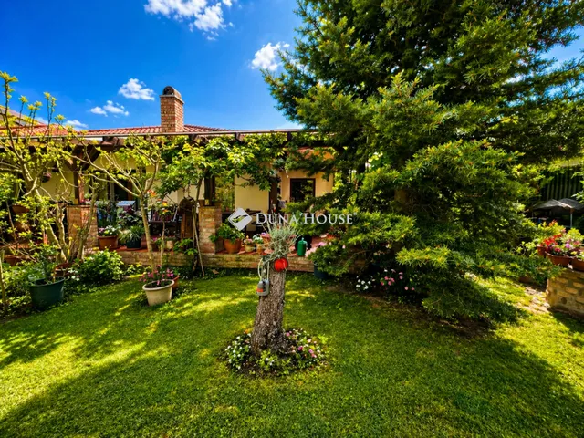 Eladó ház Dunakeszi, Kiss Ernő utca 176 nm