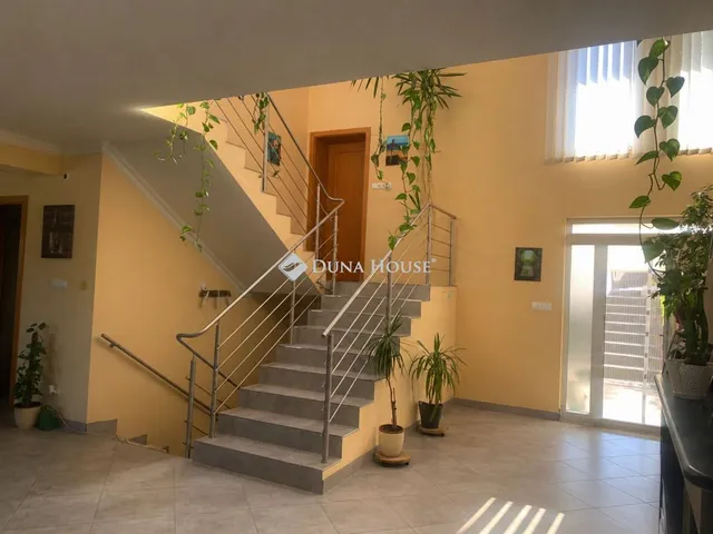 Eladó ház Erdőkertes, Kossuth Lajos utca 320 nm