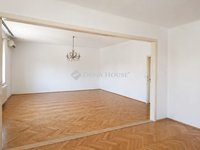 Eladó ház Budapest XVI. kerület, Hősök fasora 266 nm