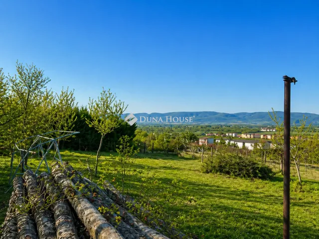 Eladó telek Vác, Présház utca 1201 nm