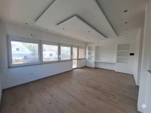 Eladó ház Fót 270 nm