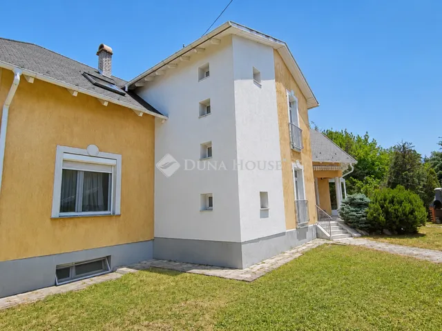 Eladó ház Göd, Pesti út 280 nm
