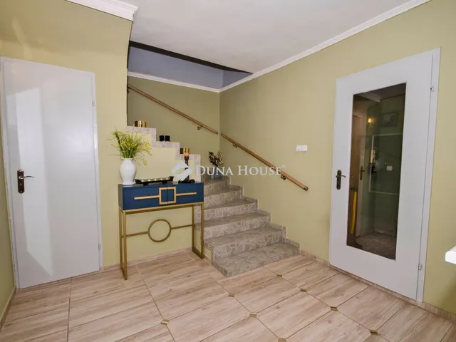 Eladó ház Erdőkertes 298 nm
