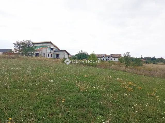 Eladó telek Kerepes, (Még nem teljesen kijárt) 744 nm