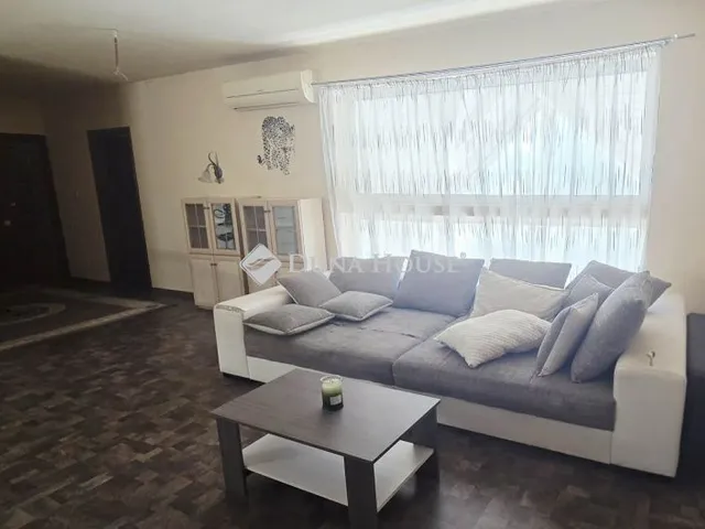 Eladó ház Kosd 308 nm