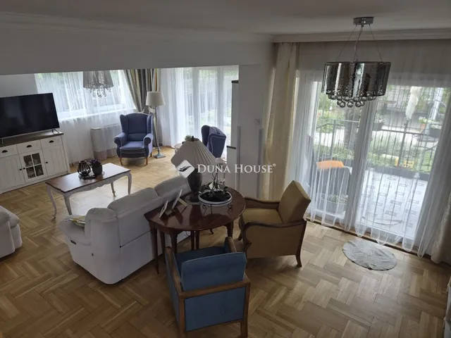 Eladó ház Budapest XVI. kerület 275 nm