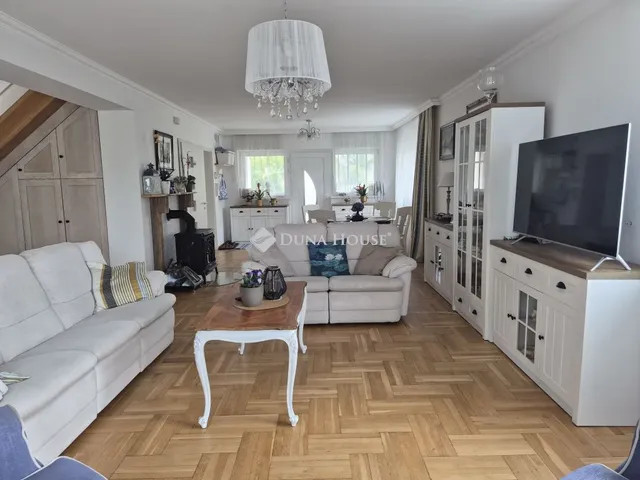 Eladó ház Budapest XVI. kerület 275 nm